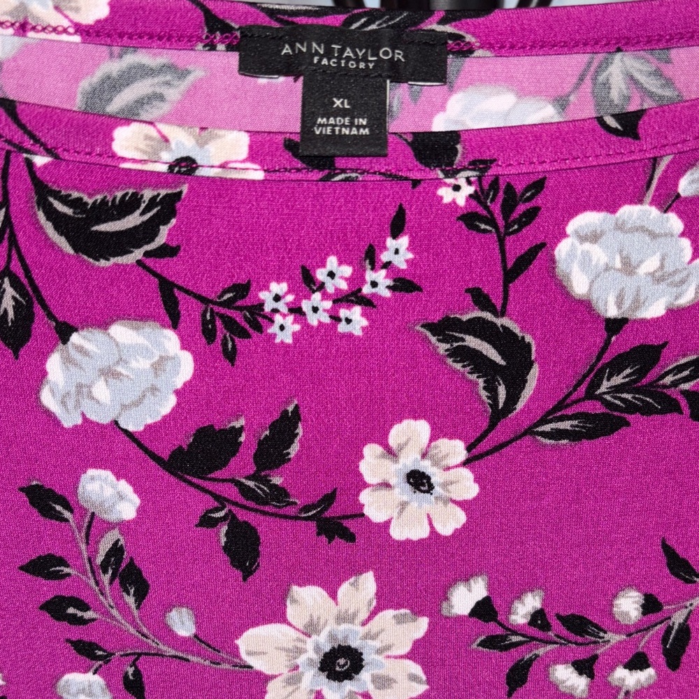 Ann Taylor Factory Women's Fuchsia Floral Blouse